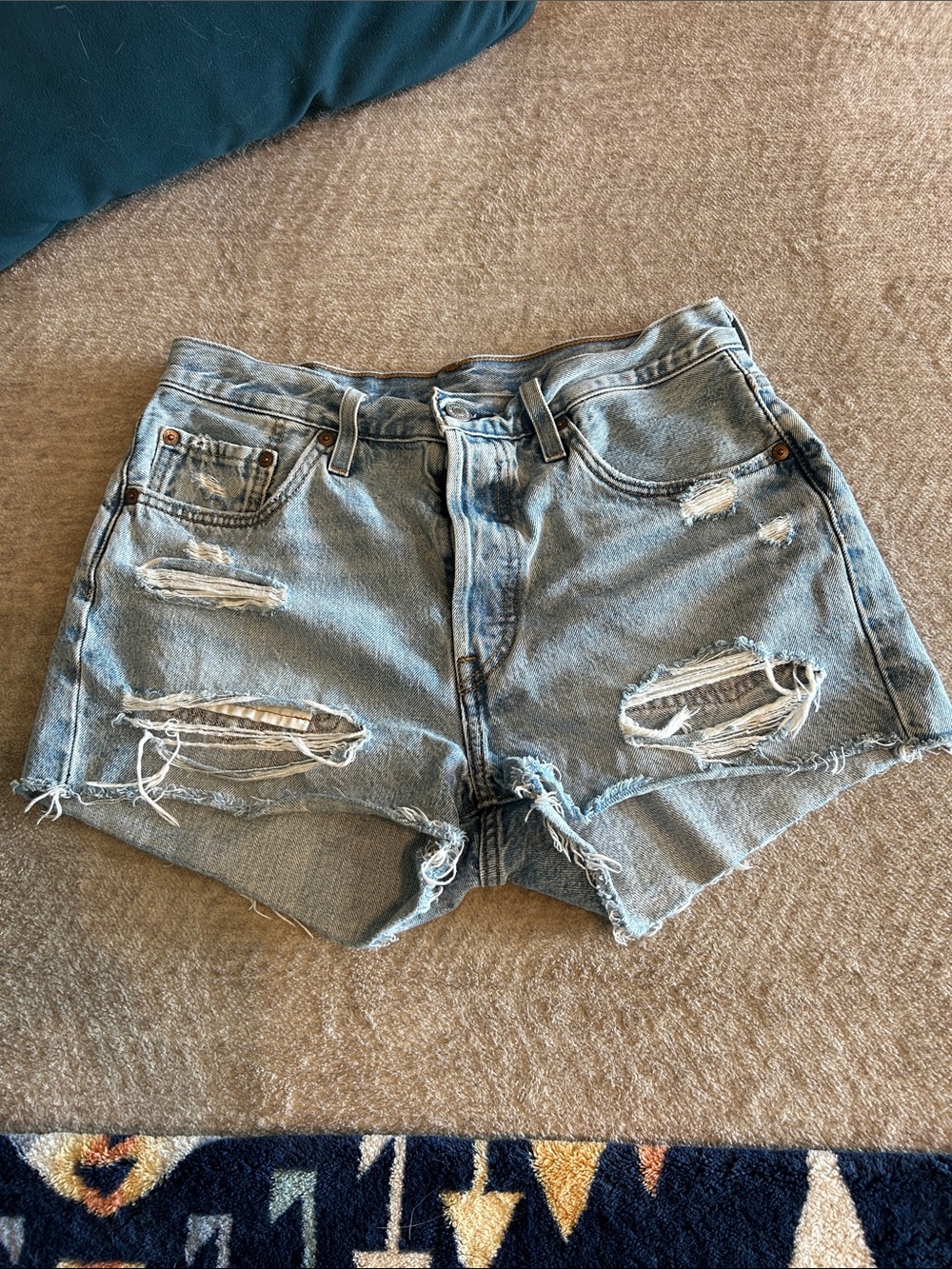 💙Levi’s 501 Distressed Light Blue Denim Women's Shorts